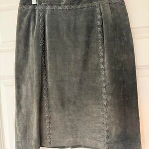 Grey suede midi skirt with unique stitching detail‎